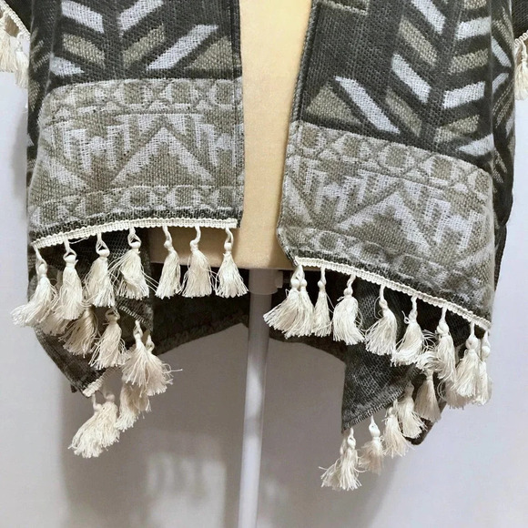 Accessory St. NWT Aztec Poncho-Ruana Women OS - Picture 2 of 8